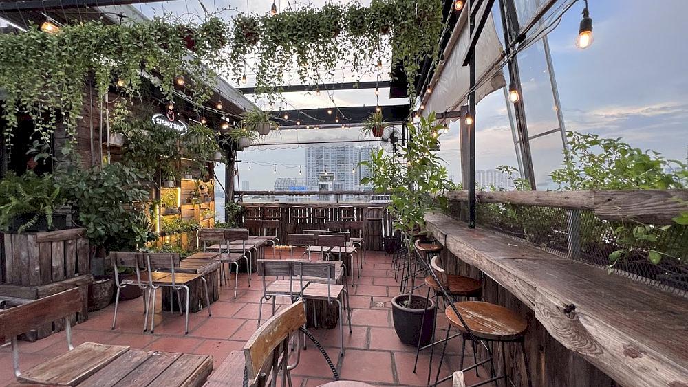 Chenh Venh’s space exudes a perfect vintage boho vibe